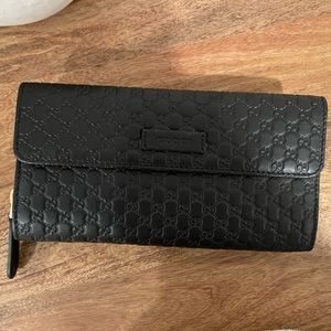 Authentic Gucci logo wallet
